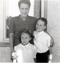Katarína s matkou a bratom Petrom